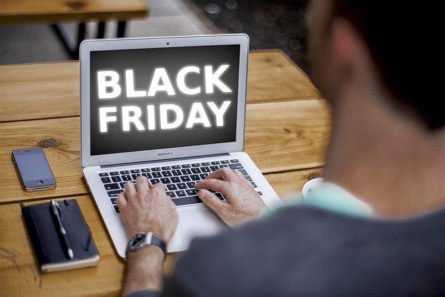 Fenomen zjawiska Black Friday. To również święto oszustów – jak nie dać się zmanipulować?
